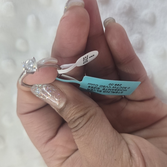 Size 8 0.8ctMoissonite Stone In S925 Silver Ring.